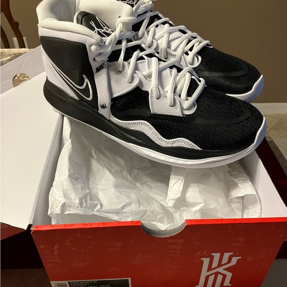 Nike Kyrie Infinity 4 TB Men Shoe - Picture 2 of 6